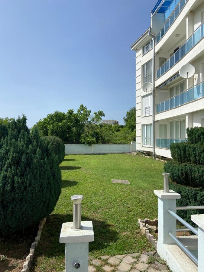 Aqua Blue Apartment Pestani Kültér fotó