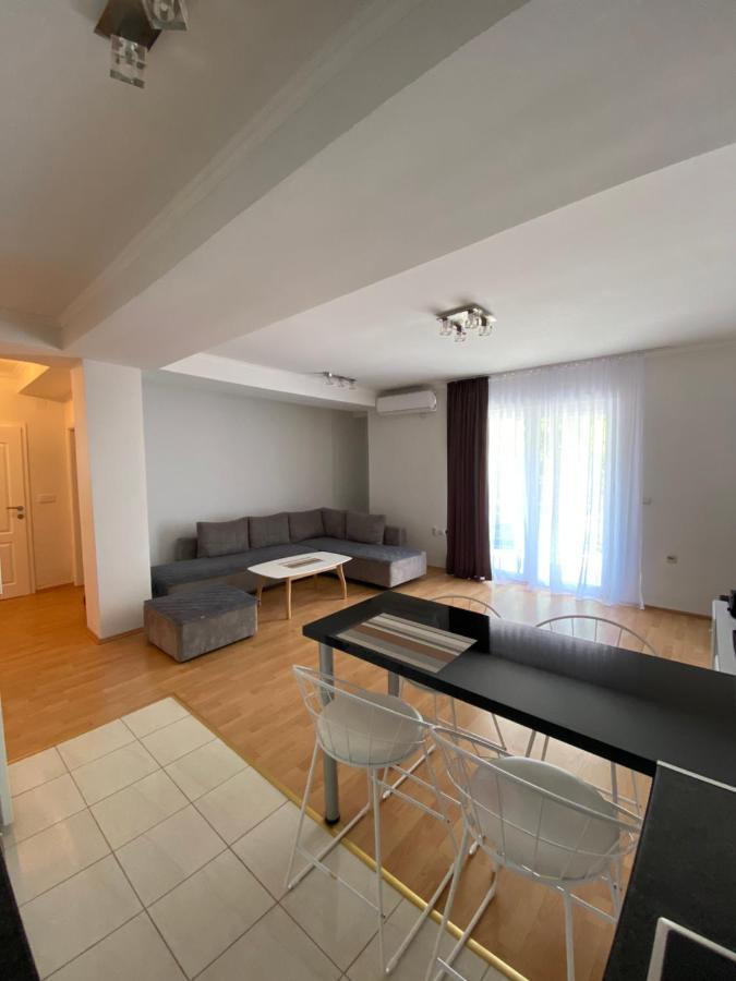Aqua Blue Apartment Pestani Kültér fotó